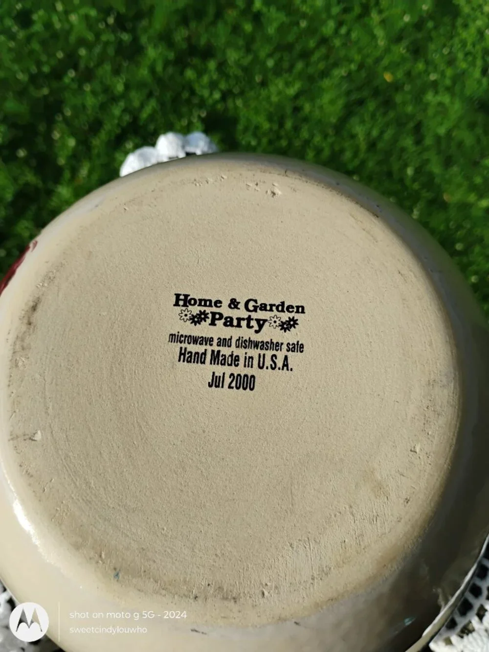 Home and Garden Party large stoneware mixing bowl rustic apple pattern July 2000